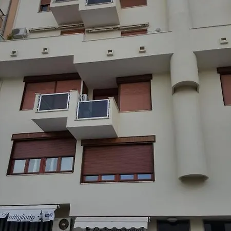 Bilocale Gallipoli In Via Udine 11, Amiciziaweb Buitenkant foto